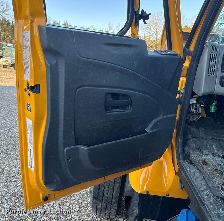 image for item EH6668 2017 International  WorkStar 7500 dump truck