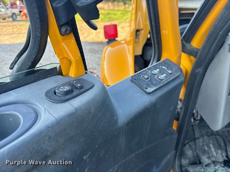 image for item EH6668 2017 International  WorkStar 7500 dump truck