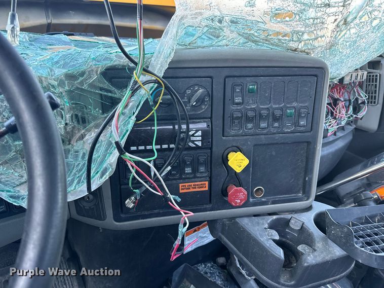 image for item EH6668 2017 International  WorkStar 7500 dump truck