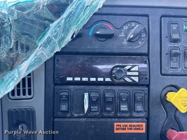 image for item EH6668 2017 International  WorkStar 7500 dump truck