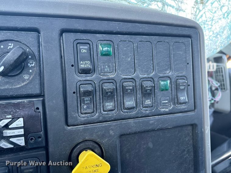 image for item EH6668 2017 International  WorkStar 7500 dump truck