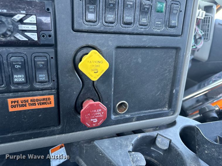 image for item EH6668 2017 International  WorkStar 7500 dump truck