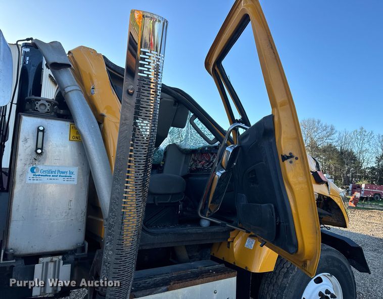 image for item EH6668 2017 International  WorkStar 7500 dump truck