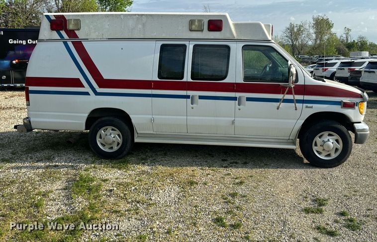 image for item EH6676 1997 Ford E350 ambulance