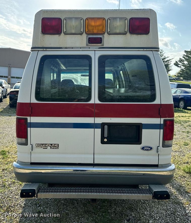 image for item EH6676 1997 Ford E350 ambulance