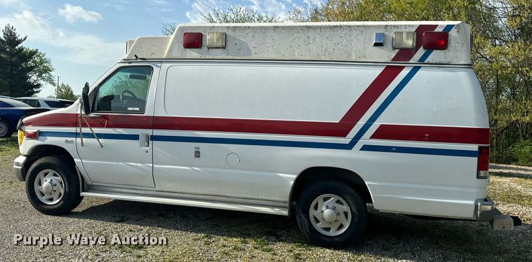 image for item EH6676 1997 Ford E350 ambulance
