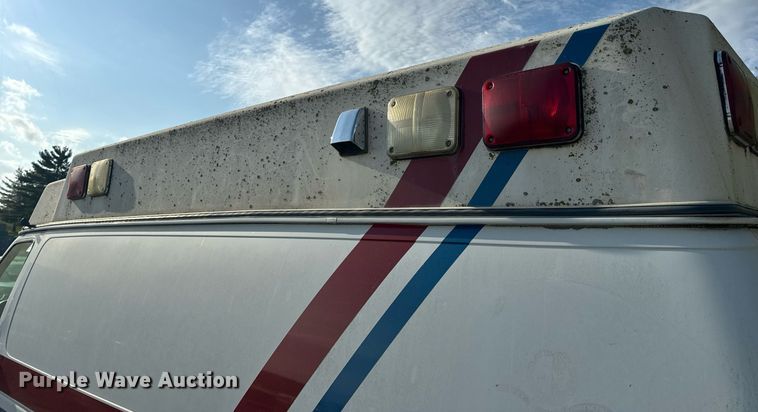 image for item EH6676 1997 Ford E350 ambulance