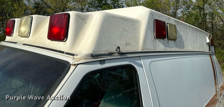 image for item EH6676 1997 Ford E350 ambulance