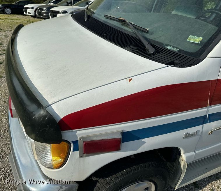 image for item EH6676 1997 Ford E350 ambulance