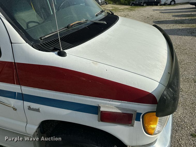 image for item EH6676 1997 Ford E350 ambulance