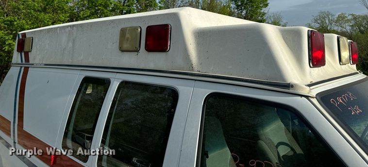 image for item EH6676 1997 Ford E350 ambulance