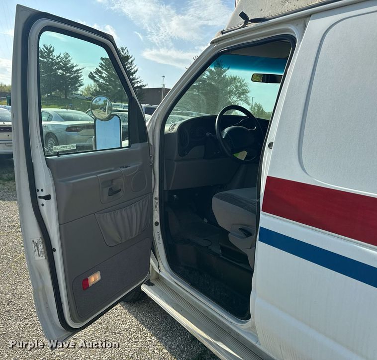 image for item EH6676 1997 Ford E350 ambulance