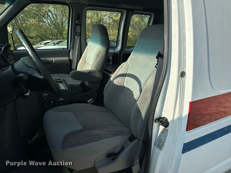 image for item EH6676 1997 Ford E350 ambulance