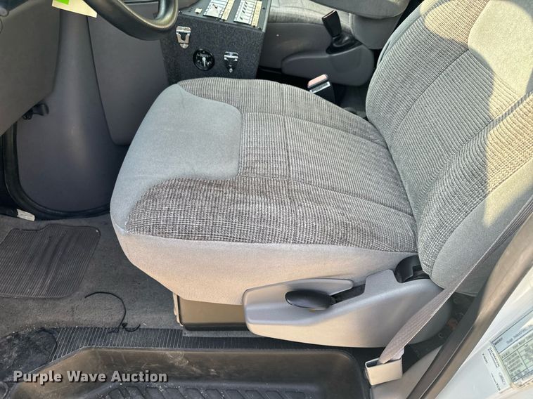 image for item EH6676 1997 Ford E350 ambulance