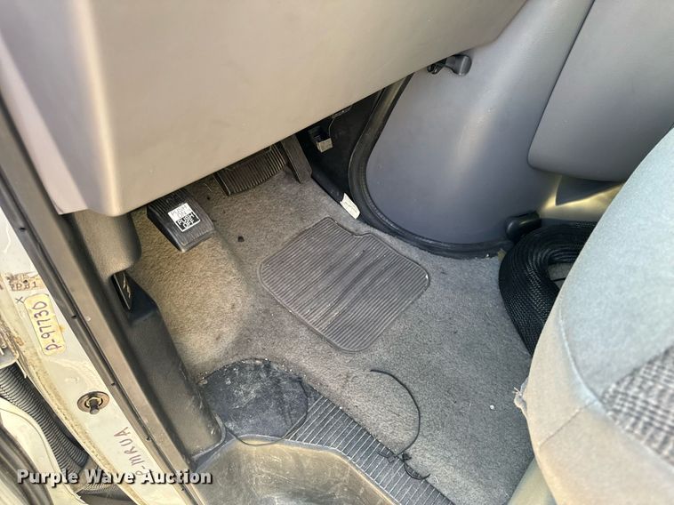 image for item EH6676 1997 Ford E350 ambulance