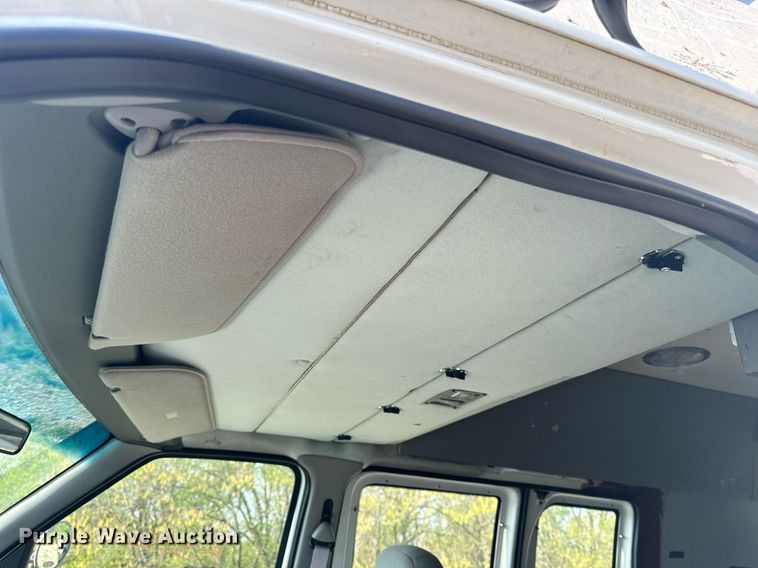 image for item EH6676 1997 Ford E350 ambulance