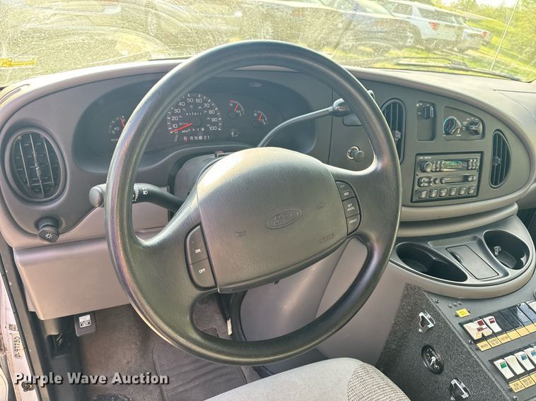 image for item EH6676 1997 Ford E350 ambulance