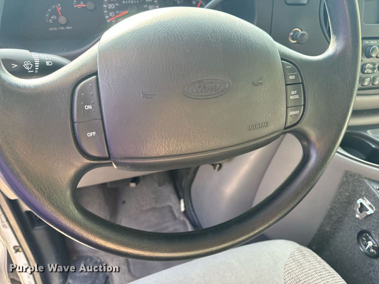 image for item EH6676 1997 Ford E350 ambulance