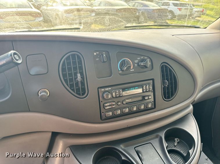 image for item EH6676 1997 Ford E350 ambulance