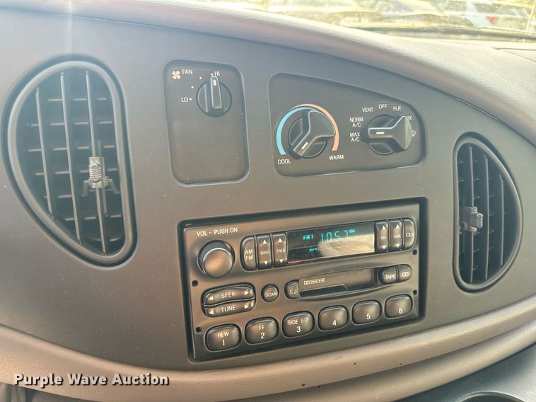 image for item EH6676 1997 Ford E350 ambulance