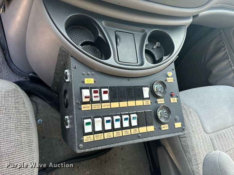 image for item EH6676 1997 Ford E350 ambulance