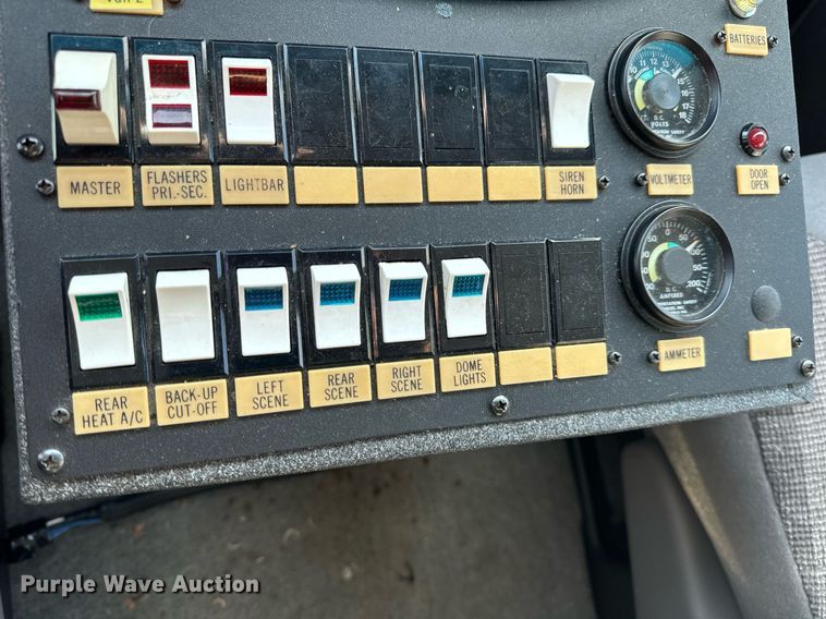 image for item EH6676 1997 Ford E350 ambulance