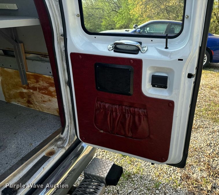 image for item EH6676 1997 Ford E350 ambulance