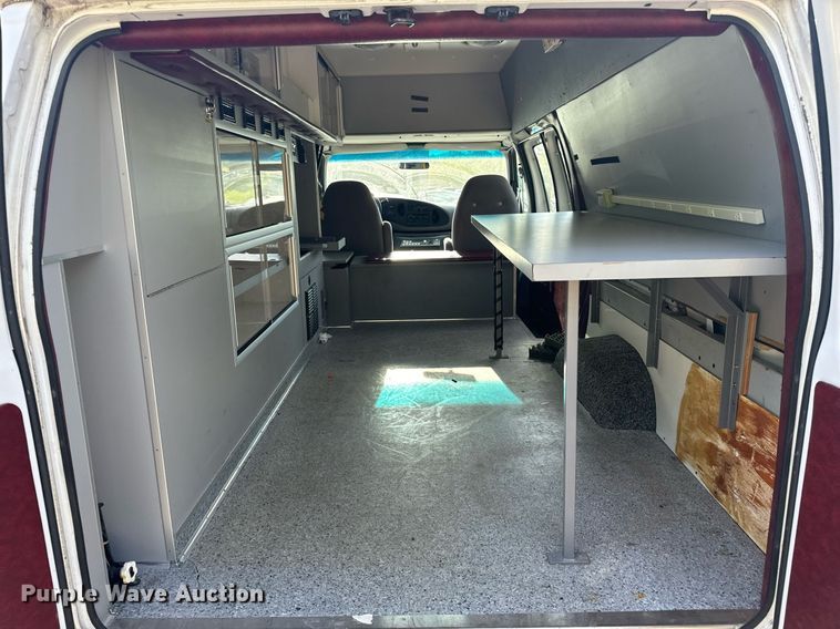 image for item EH6676 1997 Ford E350 ambulance