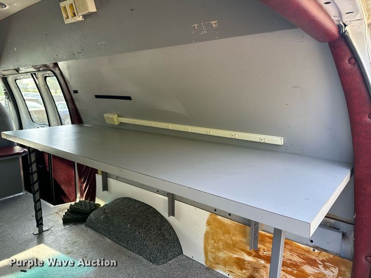 image for item EH6676 1997 Ford E350 ambulance