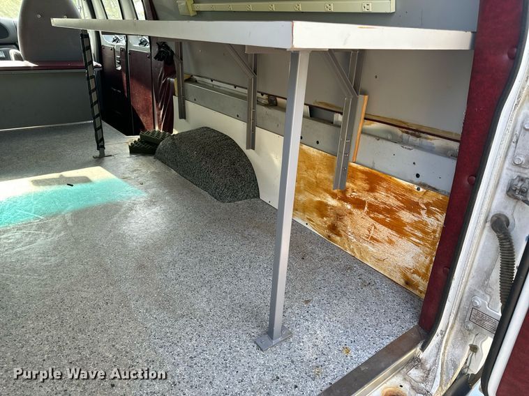 image for item EH6676 1997 Ford E350 ambulance