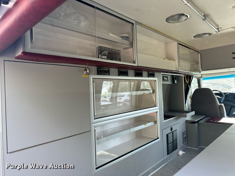 image for item EH6676 1997 Ford E350 ambulance