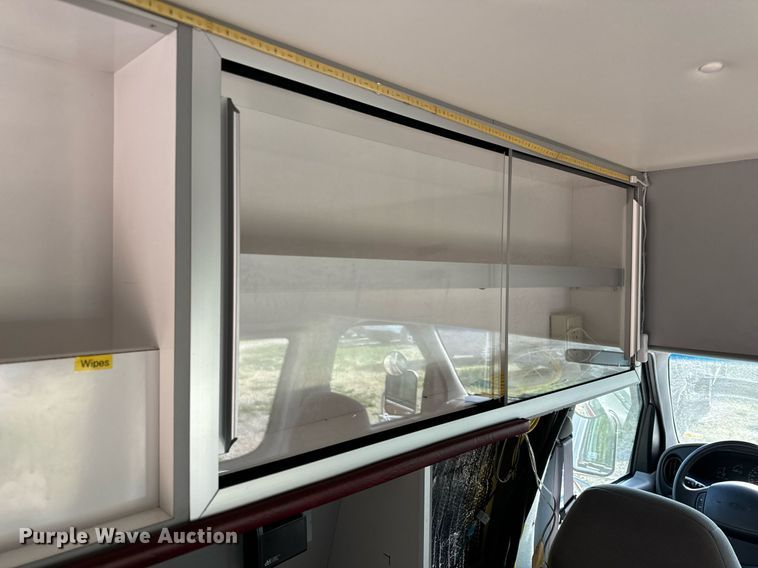 image for item EH6676 1997 Ford E350 ambulance