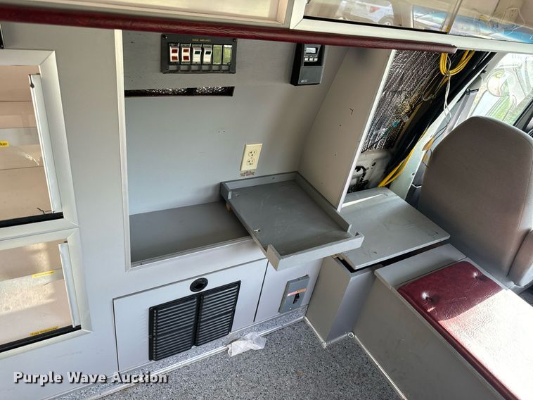 image for item EH6676 1997 Ford E350 ambulance