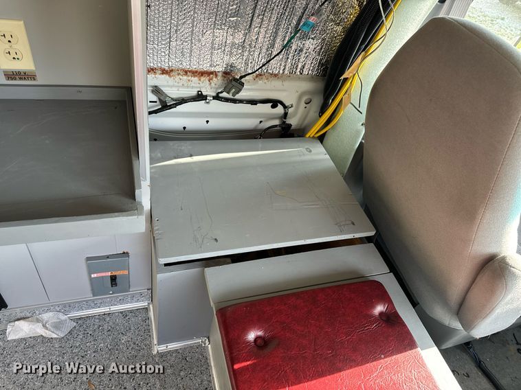 image for item EH6676 1997 Ford E350 ambulance