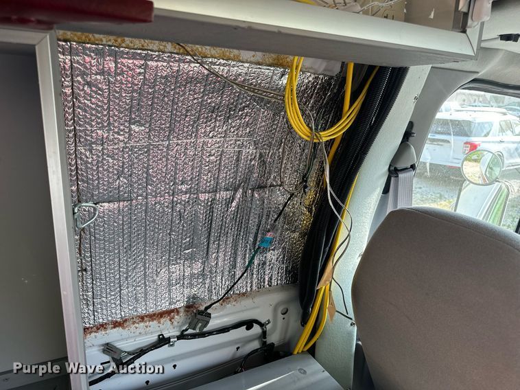 image for item EH6676 1997 Ford E350 ambulance