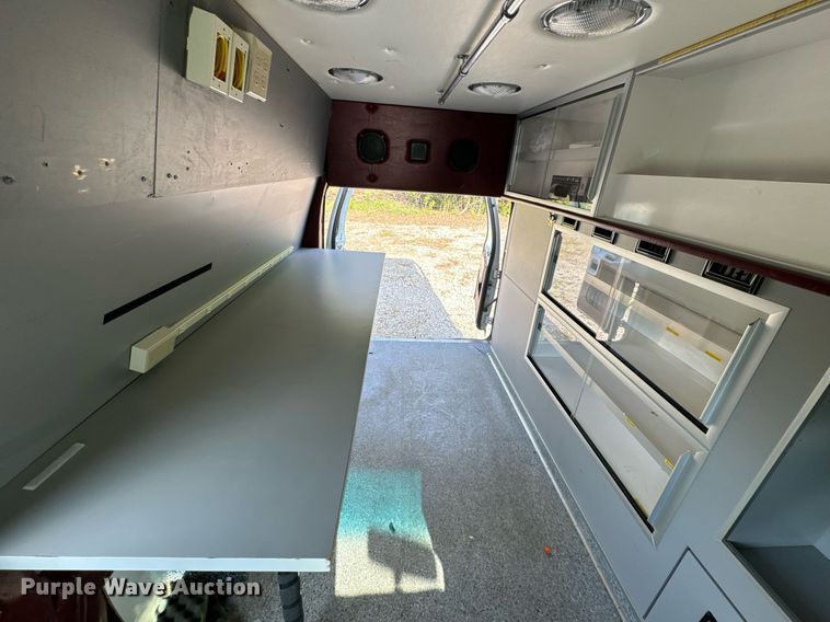 image for item EH6676 1997 Ford E350 ambulance