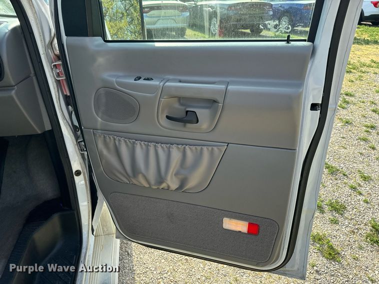 image for item EH6676 1997 Ford E350 ambulance