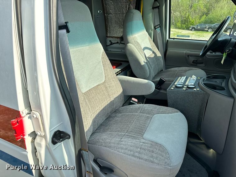 image for item EH6676 1997 Ford E350 ambulance