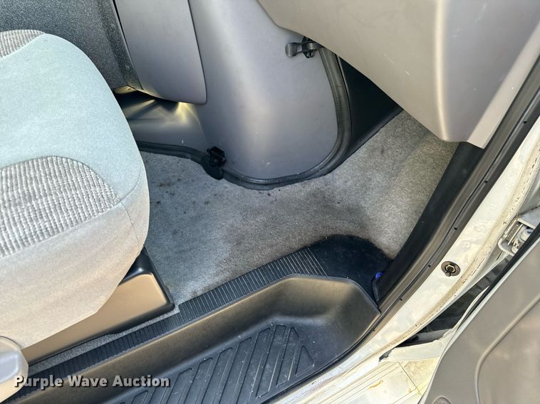 image for item EH6676 1997 Ford E350 ambulance