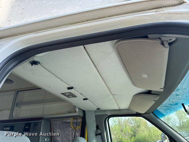 image for item EH6676 1997 Ford E350 ambulance