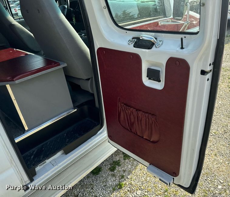 image for item EH6676 1997 Ford E350 ambulance