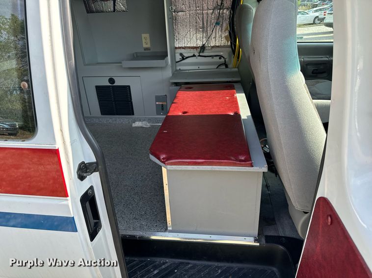 image for item EH6676 1997 Ford E350 ambulance