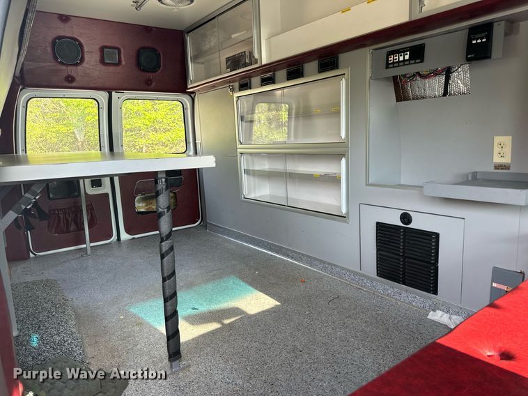 image for item EH6676 1997 Ford E350 ambulance