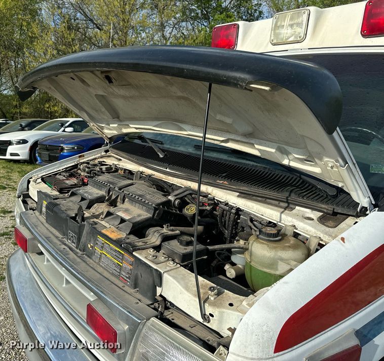 image for item EH6676 1997 Ford E350 ambulance