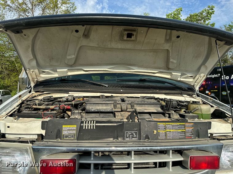 image for item EH6676 1997 Ford E350 ambulance