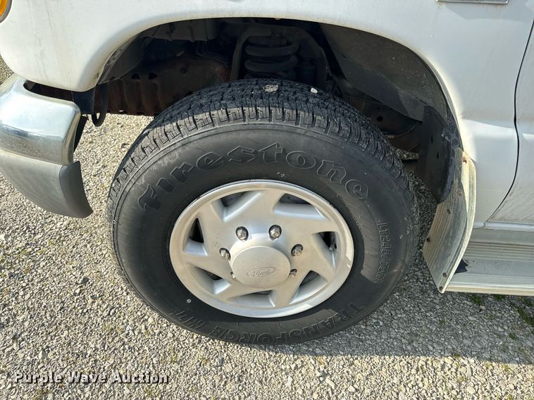 image for item EH6676 1997 Ford E350 ambulance