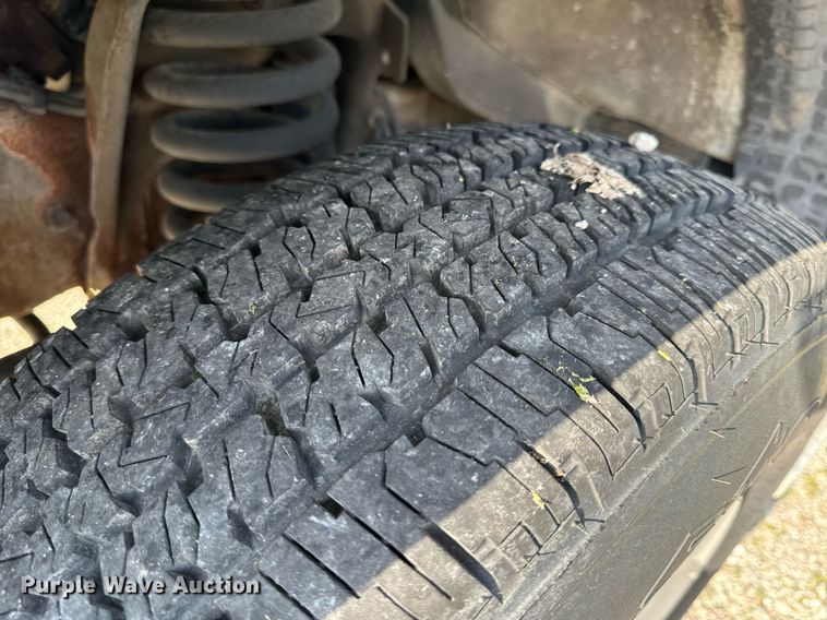 image for item EH6676 1997 Ford E350 ambulance