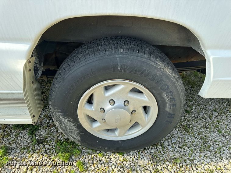 image for item EH6676 1997 Ford E350 ambulance