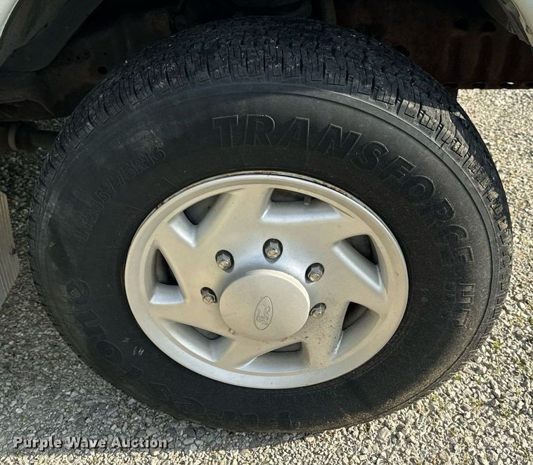 image for item EH6676 1997 Ford E350 ambulance