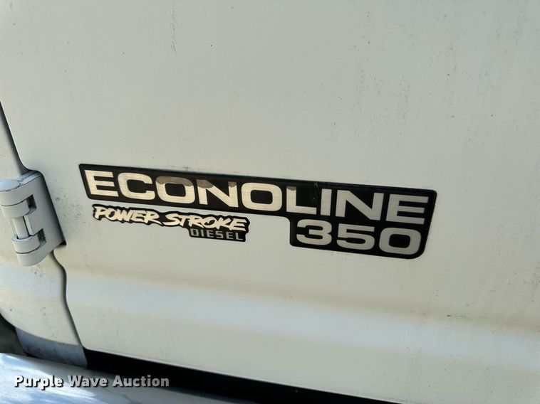 image for item EH6676 1997 Ford E350 ambulance